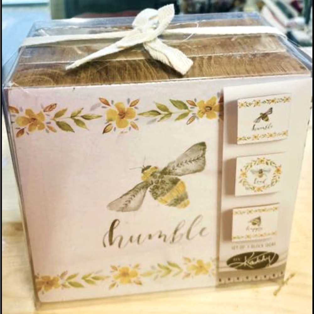 *Bee Wood Block Shelf Sitters Set of 3